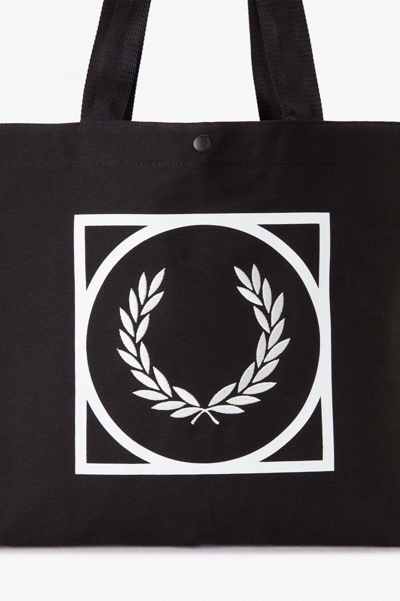 Black Fred Perry Graphic Print Tote Men's Bags | PH 1045AHKP